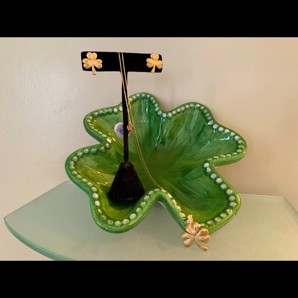 SOLD☘️14K Lucky Charm Shamrock Set☘️ (Pendant, Chain & Earrings) - Picture 3 of 13